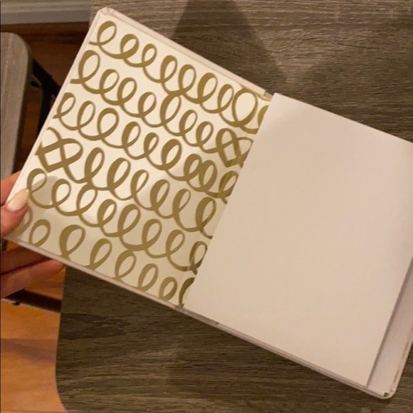 Kate Spade Wedding Planner - Picture 4 of 4